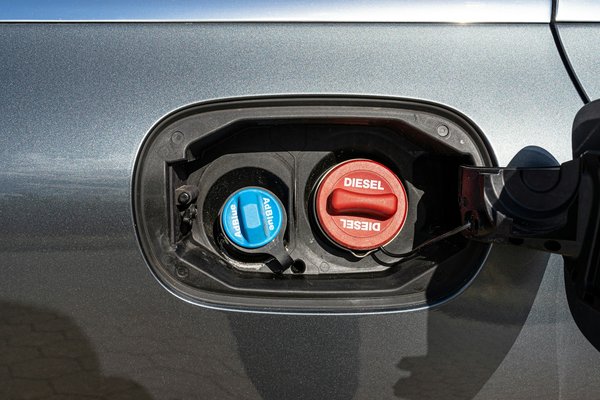 Understanding the role of the AdBlue warning light in recent vehicles